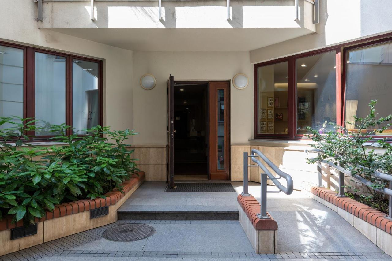 Residence On Wspolna Str. Apartment Warsaw By Renters Bagian luar foto